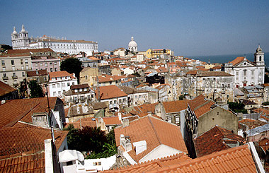 Blick auf das Altstadtviertel Alfama