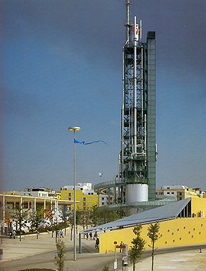 Der GALP-Turm am Tage der Eröffnung